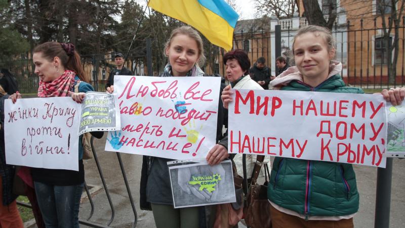 Ukrainian women hold peace placards near a military base in Ukraine's Crimea region in this March 4, 2014, file photo. (CNS photo/Artur Shvarts, EPA)