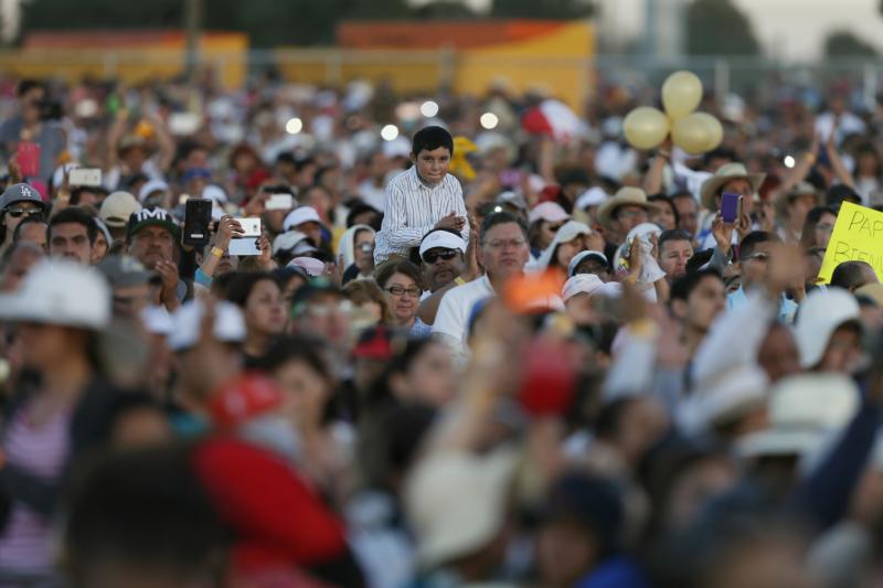 Faithful attend Mass celebrated by Pope Francis in Ciudad Juarez, Mexico, Feb. 17. (CNS photo/Jose Mendez, EPA)