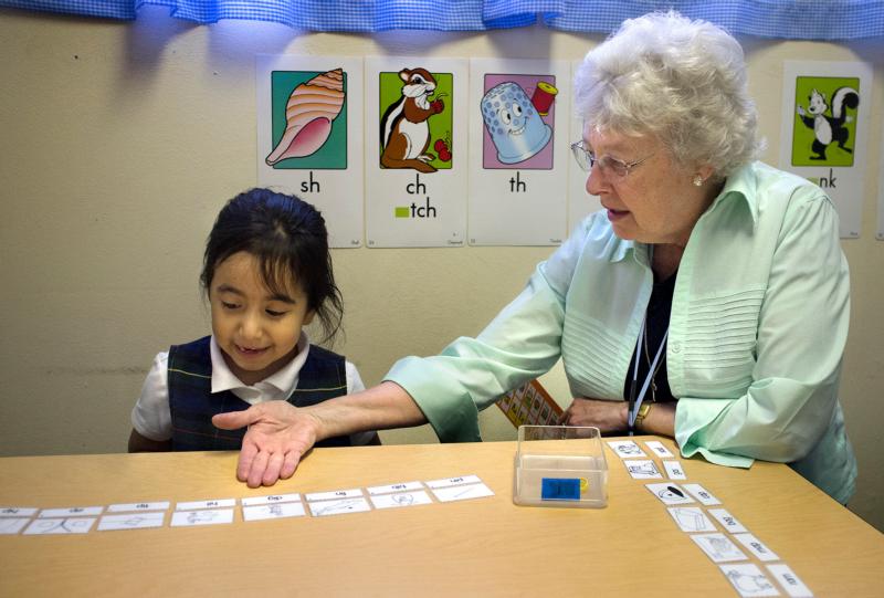 Sister Joyce Schramm, a Sister of the Most Precious Blood, works with Holy Trinity Catholic School kindergarten student Rocio Reyes in St. Ann, Mo., in this Nov. 13, 2014, file photo. (CNS photo/Sid Hastings, St. Louis Review)
