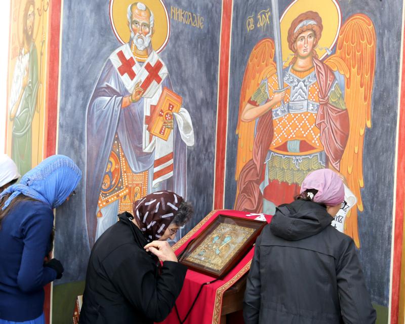 Orthodox women pray during the funeral rites for Metropolitan Nikolaj, the late head of the Serbian Orthodox Church in Bosnia and Herzegovina, in Dobrun, in this Oct. 30, 2015, file photo. (CNS photo/Fehim Demir, EPA)