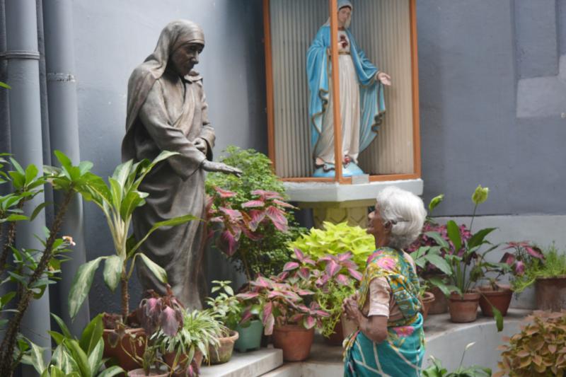 Margaret Rose of Kolkata, India, prays before a statue of Blessed  Teresa at the headquarters of the Missionaries of Charity March 18. (CNS photo/Saadia Azim)