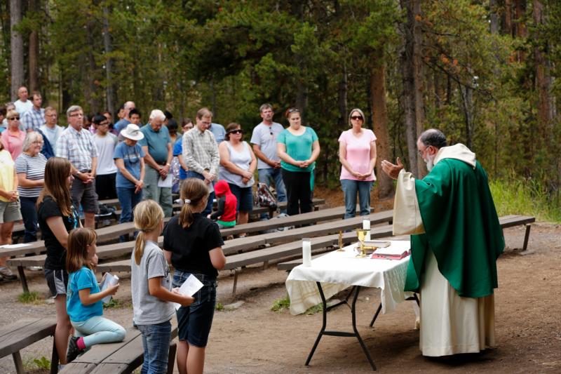 Jesuit Father Rick Malloy celebrates Sunday vigil Mass in Yellowstone National Park in Wyoming Aug. 6. (CNS photo/Nancy Wiechec) See NPS-CENTENNIAL-CATHOLIC-YELLOWSTONE Oct. 18, 2016.