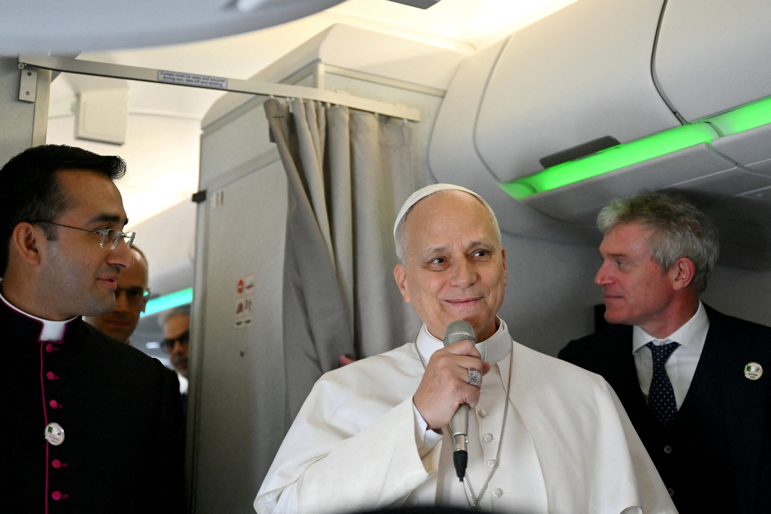 Church leaders, politicians denounce Trump’s online attack against pope